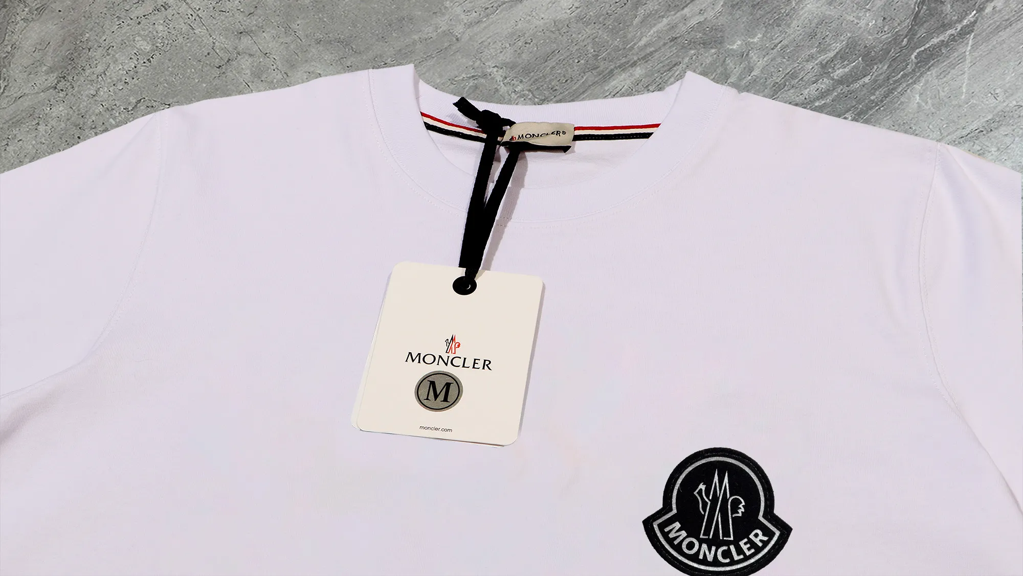 【 In Stock】 〖 𝐌𝐎𝐍𝐂𝐋𝐄𝐑~ 〗 440g ， 😎 ， ， Factory 2025 T ， ， Premium LOGO， Same Style ：Black White Size：S M L XL 2XL